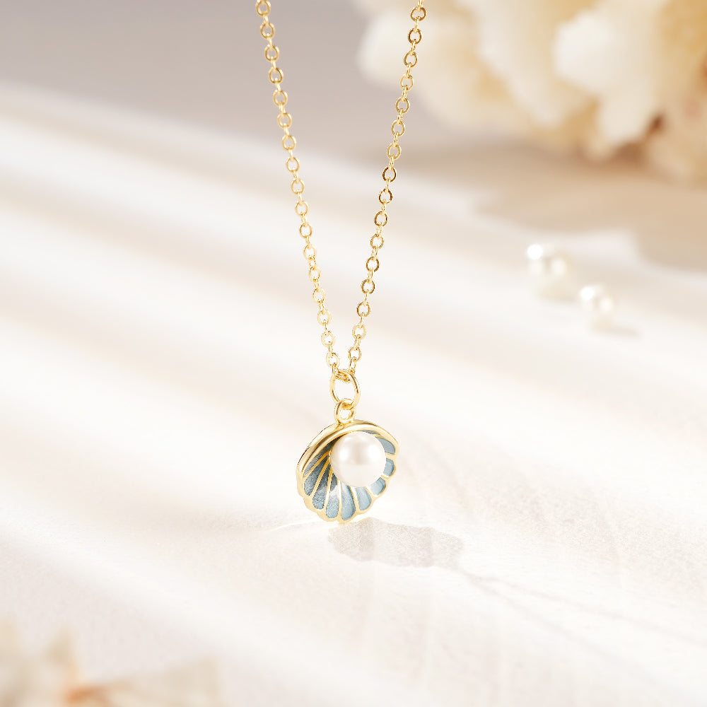 Summer Adjustable Gold Enamel Scallop Pendant Necklace
