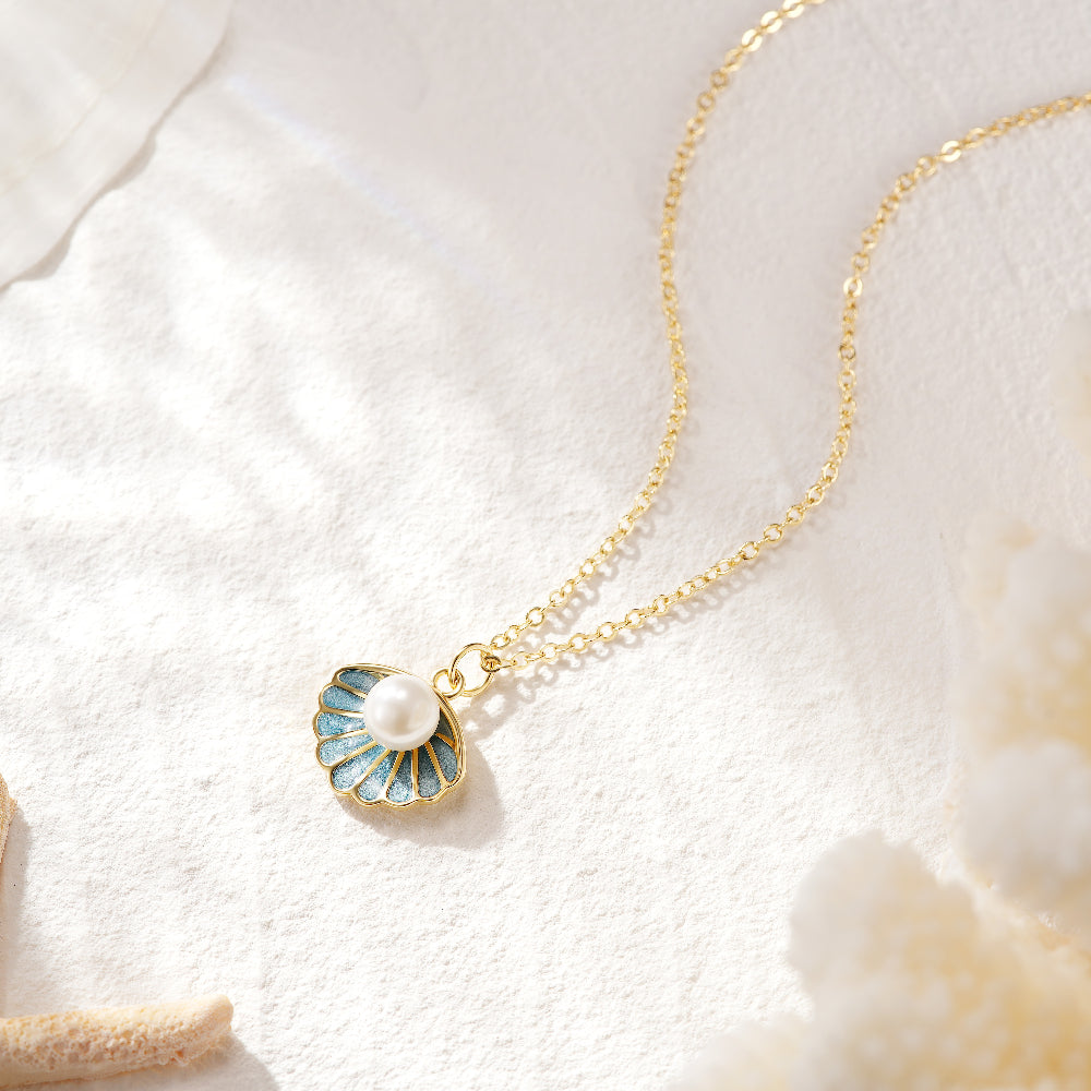 Summer Adjustable Gold Enamel Scallop Pendant Necklace